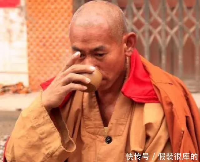 通慈法师:身穿百衲衣,三步一叩拜,苦行八年,只为心中大愿