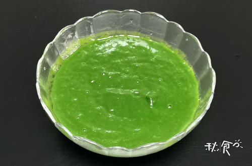 春天濕氣重，做饅頭用這碗“草汁”來(lái)和面，清香翠綠，好吃還養(yǎng)人