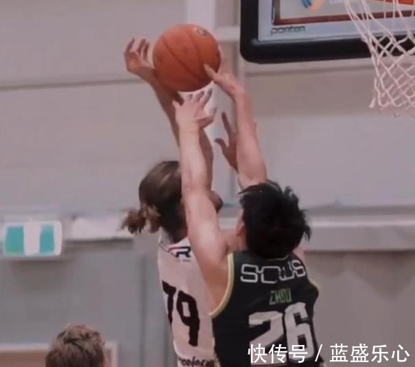 克里克|場(chǎng)均12分+10籃板！站帽對(duì)手！周琦征服鳳凰全隊(duì)，隊(duì)長(zhǎng)國王琦！