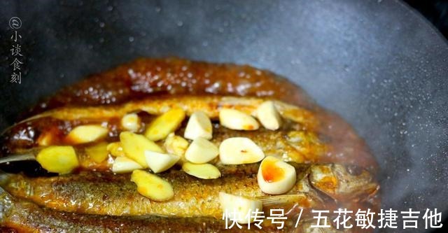 韭苔|小两口的精致晚餐，晒到朋友圈火了，网友不仅会吃，还会过日子！
