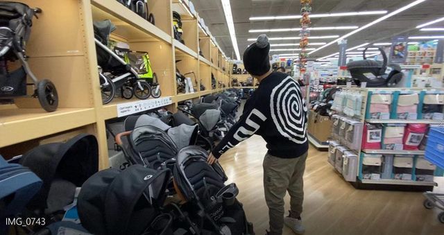 张恒养娃照片曝光！独居美国凌乱简陋小屋，只能靠朋友奶喂养