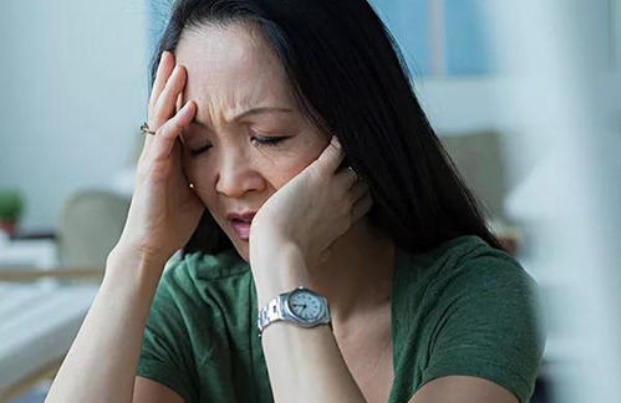 血液循|45岁大妈查出高血脂,引发脑梗,医生无奈2种素食,血脂升得快