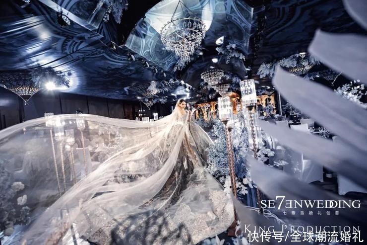 复古与浪漫巧妙结合的蓝金色巴洛克风婚礼，有没有被惊艳到啊