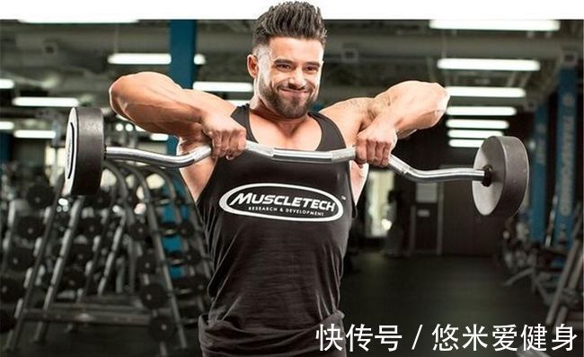 变式|杠铃直立划船的3个变式动作,改善肩部不适,轻松练厚三角肌中束