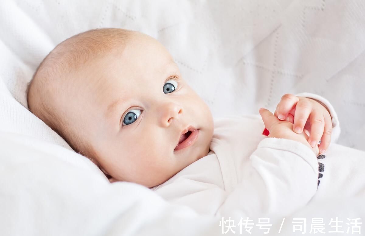 脊柱|宝宝多大可以用枕头?有这几个信号发出 就可以给宝宝使用枕头了