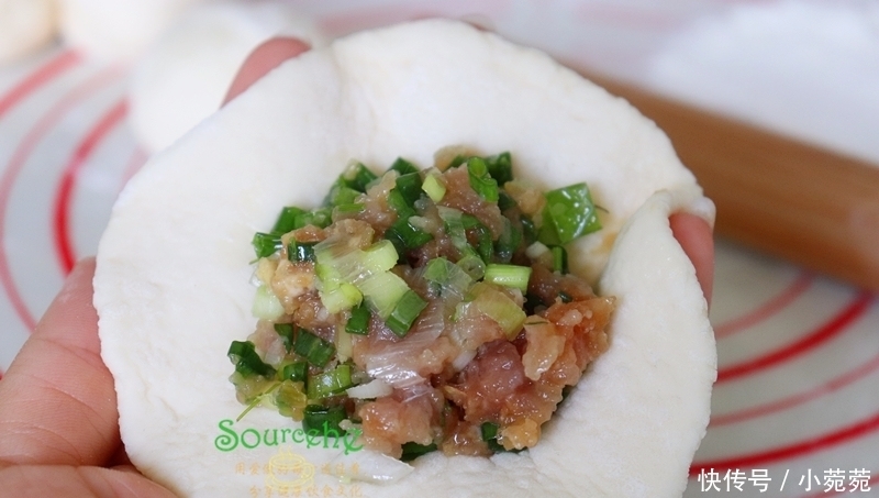 早餐别只会豆浆油条,教你做包子蓬松香软,比豆浆营养,比油条香