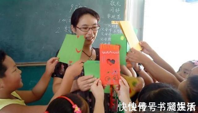 学费|“妈妈把毕业奖扔进了垃圾桶”,孩子的痛哭流涕,引出家长物质心