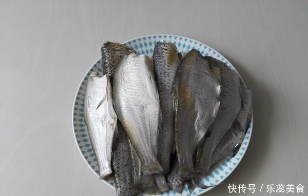 不管炖什么鱼,万万多加“这1步”!鱼肉鲜香嫩滑,还不腥