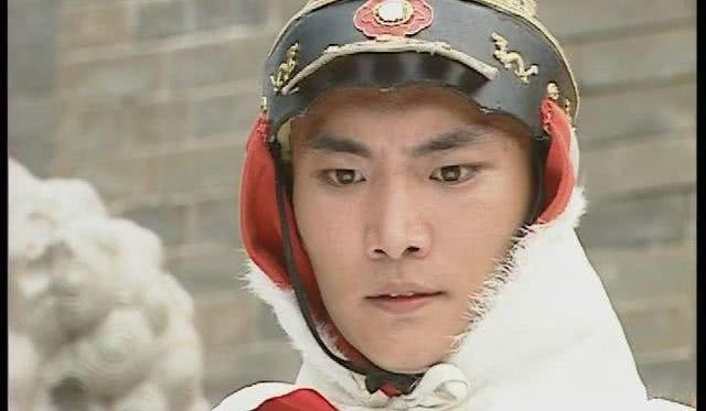 起到|努尔哈赤的长子褚英为何被杀?五大功臣起到什么作用?他身不由己