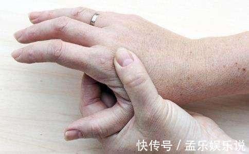 血液循环|经医院查出血脂较高后,注意少吃3类食物,多做4件事,血管不拥堵