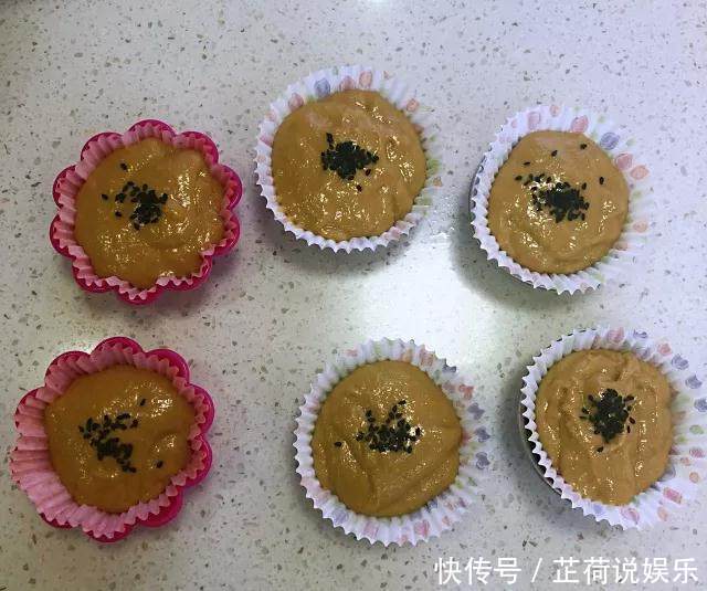 红糖发糕在家也能蒸,简简单单,香甜软糯,回忆童年的味道!