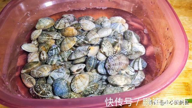 炒花蛤,最忌直接下锅就炒,教你正确做法,出锅鲜嫩无沙,不腥气