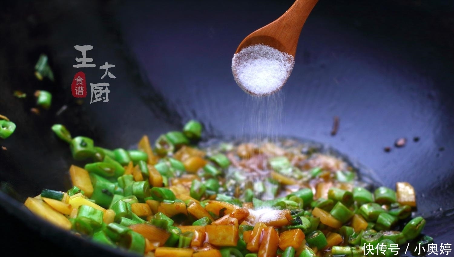 米饭|懒人的救星豆角饭, 这么炒出来, 只恨饭太少, 做一锅, 不够吃
