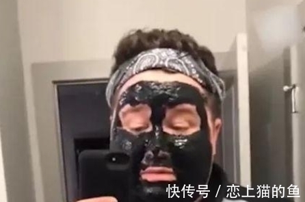 亮点|男子将女友黑色面膜抹脸上,撕下来的那一刻,男子表情成亮点