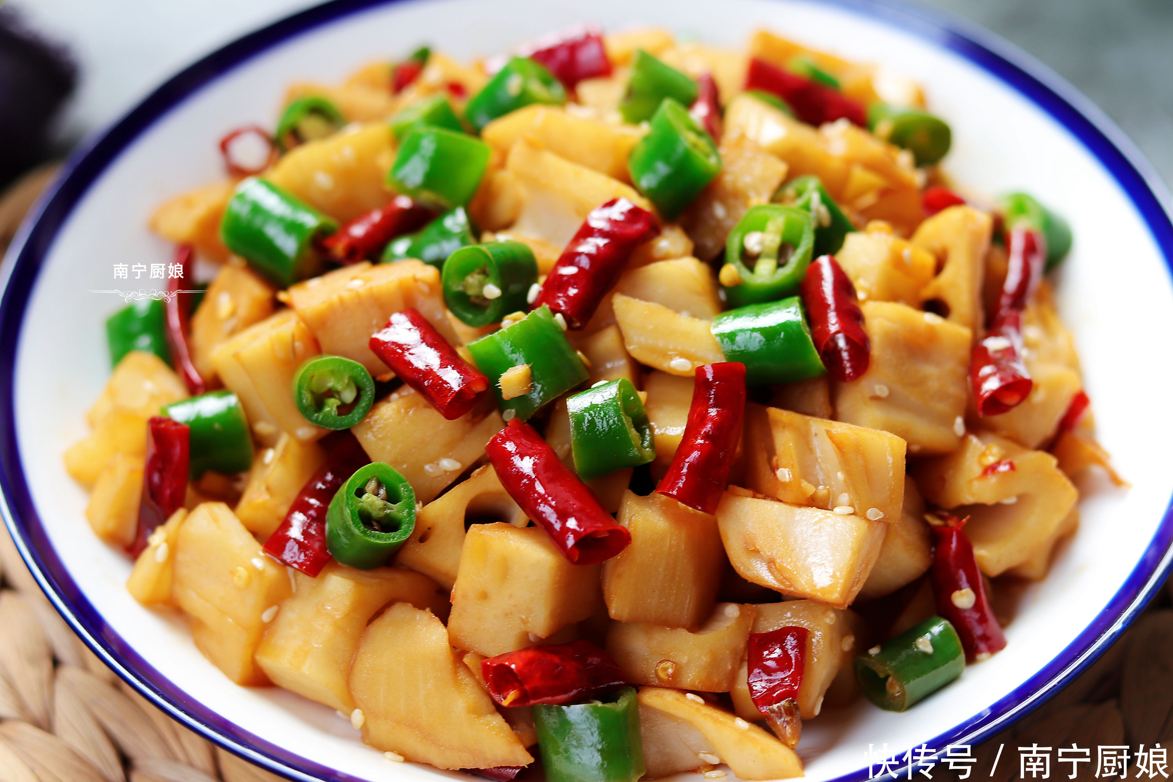 拿来|莲藕别只会炖排骨汤了,拿来做成这样的开胃菜,做上一大盘吃上瘾