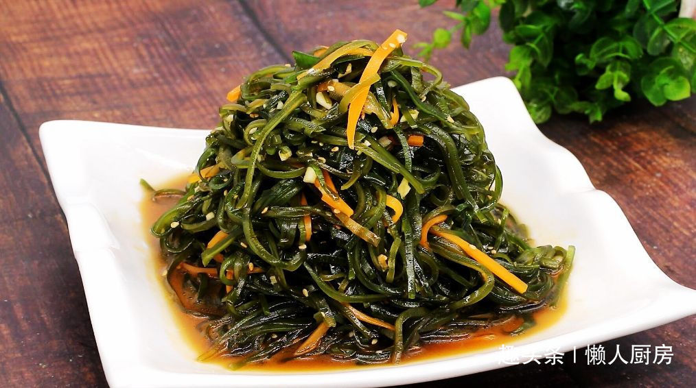小小一个压缩海带卖5元，泡发后超多，凉拌着吃，酸辣开胃