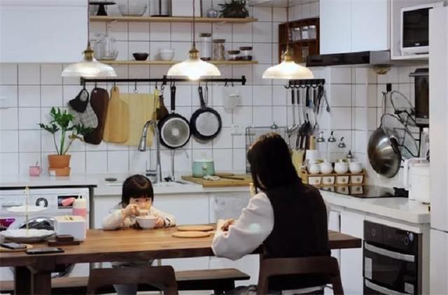 厨房|北漂姑娘买45平房子，爆改成4卧3卫小别墅，专家预估增值500万