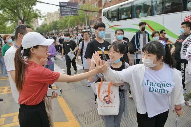 加油|直击德州高考首日！现场高清大图来了！加油，冲！