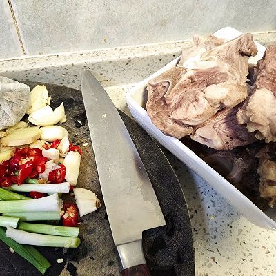 超简单红烧牛脊骨