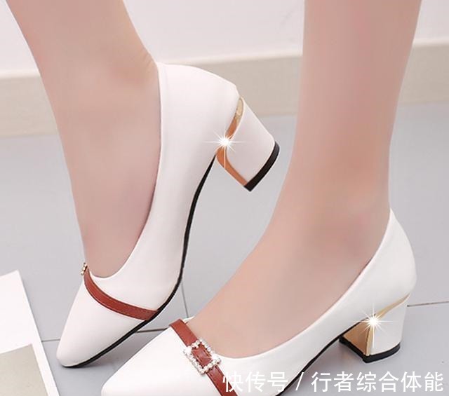 小白鞋 今季最流行的高跟鞋,比穿小白鞋更时髦!