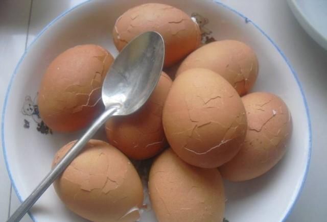 做茶叶蛋，牢记这3个小技巧，保证不发苦，个个咸香入味