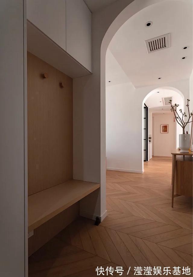 折叠门|100㎡小三房,坚持全屋打满柜子,飘窗这样设计,太实用了