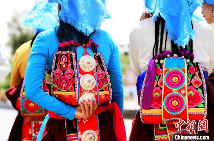 赏藏族|赏藏族服饰展演 感受民族文化魅力