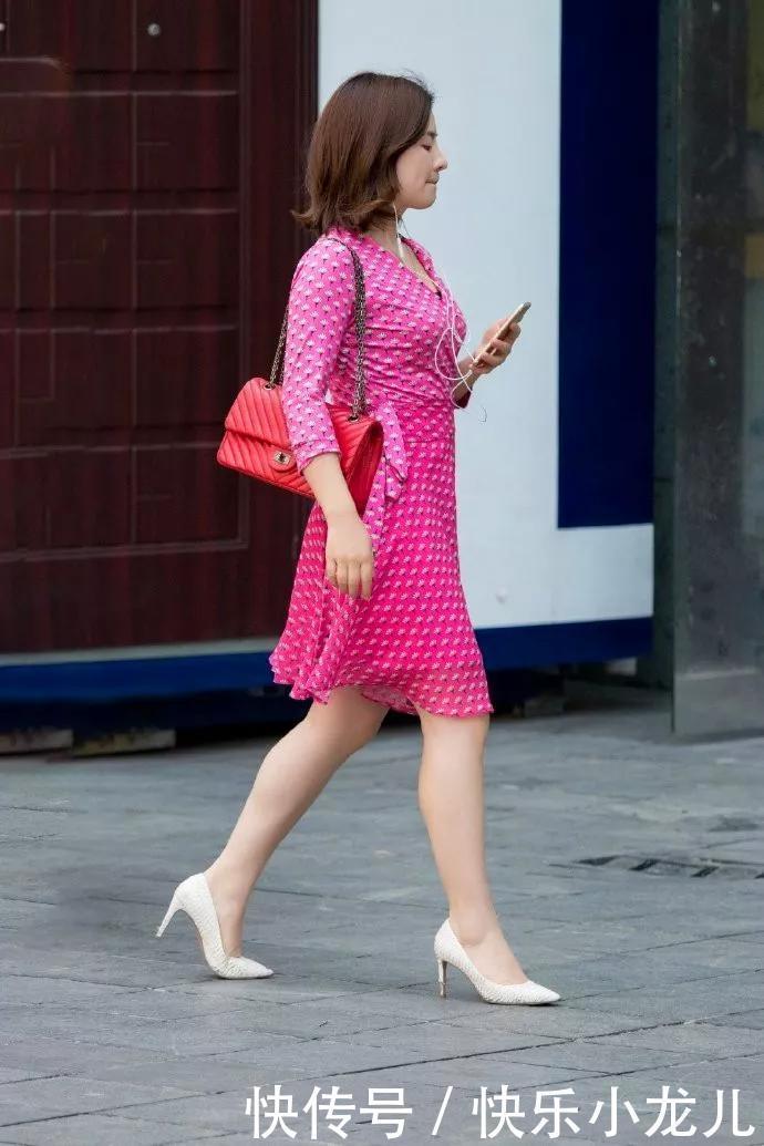 看上去|街拍:高跟鞋气质穿搭,让你秀出优雅的女神魅力