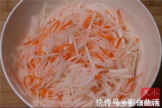 这才是萝卜丸子正确的做法,不用煮不用炸,出锅比吃肉还过瘾