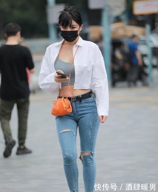 完美状态 精致时髦的打底裤搭配出魅力优雅的质感,体现完美状态,舒适十足!