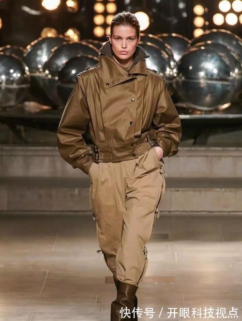 阔腿裤+ 今秋流行“阔腿裤+短靴”,女人怎么穿都有范儿,出门养眼全靠它!