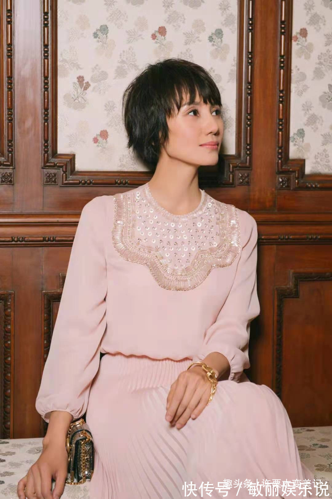 刘海 女人过了45岁尽量别留长发、烫卷发!推荐这5款发型,太减龄