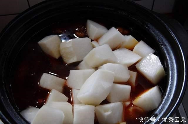 冬天|冬天要多吃羊肉,加1根萝卜做红焖羊肉,不腥不膻,好吃解馋