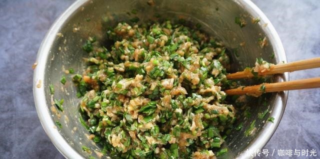 蒸肉包时,掌握这3点,包子饱满不回缩,汤汁浓郁回味无穷!