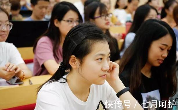 985大学|江苏女状元被清华北大拒之门外，赴香港读大学容貌大变，现状如何