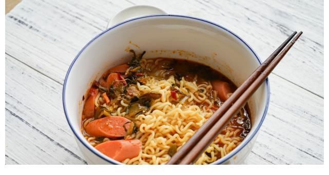 鸡精|82岁儿科主任呼吁停止食用，比鸡精还伤骨骼，家长尽早撤下餐桌