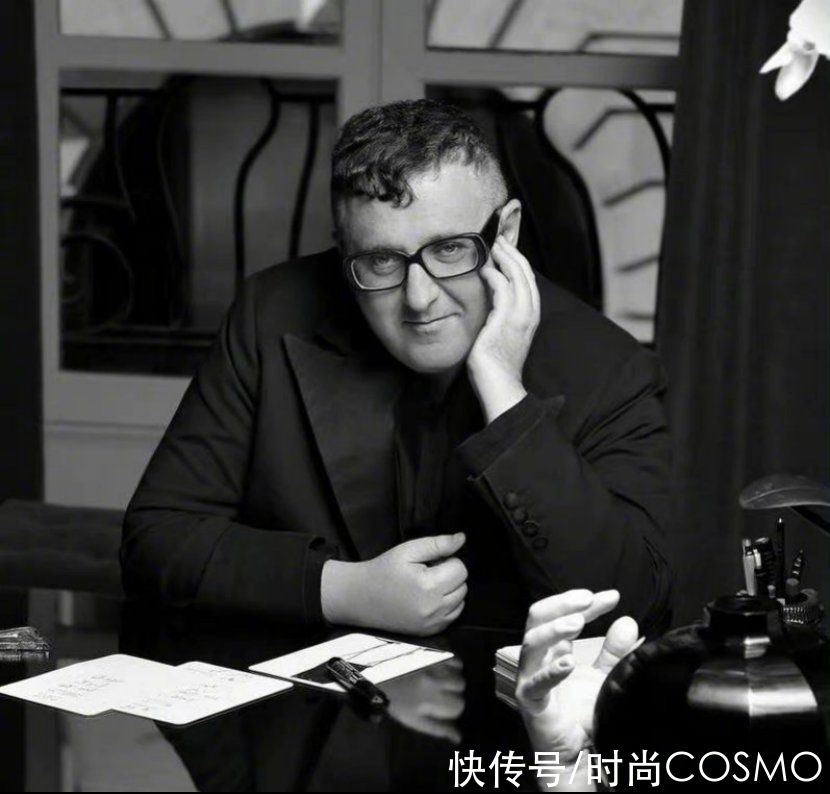 时髦办 |Alber Elbaz走了，他曾说“不尊重女性，作品就会失去灵魂”\＂,\＂i10\＂:\＂时髦办