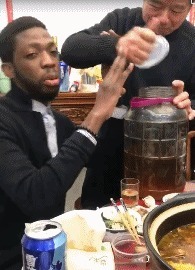 |搞笑GIF:隔壁老王家的女儿,从小就输在了起跑线上