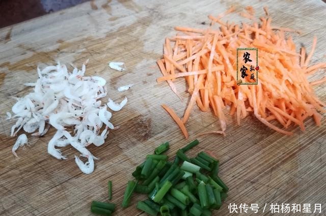 早餐|我做过最简单的早餐饼,不要烤箱,铁锅里一煎就好,外焦里嫩特香