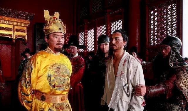 坐在|如果当初朱允炆不逃走，选择坐在太和门等朱棣，朱棣会动他吗