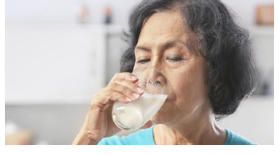 更年期|喝一口等于2斤牛奶，妇科医师：若你爱吃，或能告别更年期失眠
