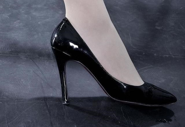 出众|细跟高跟鞋简洁而不单调,气质出众更加百搭