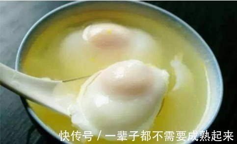 鸡蛋|荷包蛋不成形,大厨:加一样东西,荷包蛋好吃不粘锅