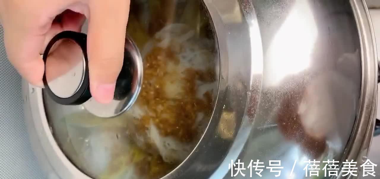 粉丝蒜蓉娃娃菜，香辣鲜美蒜香扑鼻，网友说：比吃海鲜过瘾！