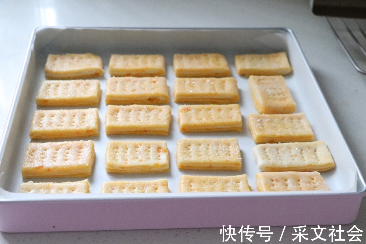 粗粒|别直接吃咸蛋黄了，用来做饼干，香浓酥脆，越吃越香