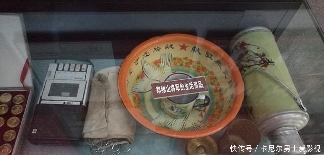 我军|我军一中将与许世友齐名,85岁去世后,骨灰为何撒在一块巨石旁边