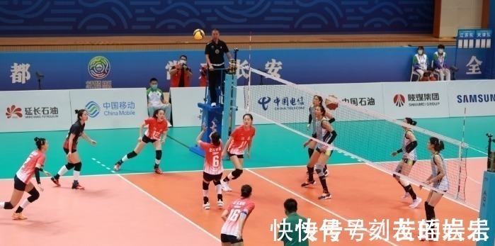 垫脚|球迷开始乱带节奏!李盈莹再陷“垫脚”风波,慢镜回放说明一切
