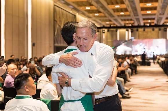 星巴克|专访“星巴克之父”霍华德·舒尔茨:用创造力和同理心共度艰难时刻