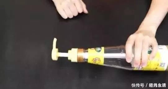 瓶子|用了这么多年的洗洁精才知道，原来瓶上的“压嘴”还有这样的妙用，厉害