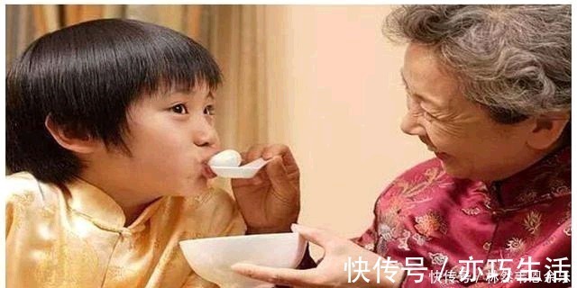 孩子|姥姥和奶奶带娃的区别,差距不是一般的大,两者出发点就不同了